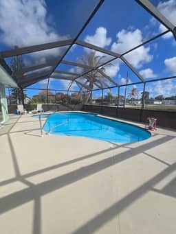 Poolside Palms - 3bd/3ba Sleeps 18 - Image 2