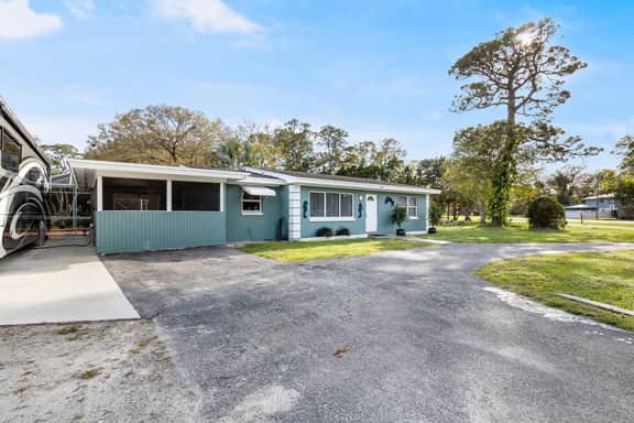 The Cozy Coastal Fort Pierce Pool Home - Image 2