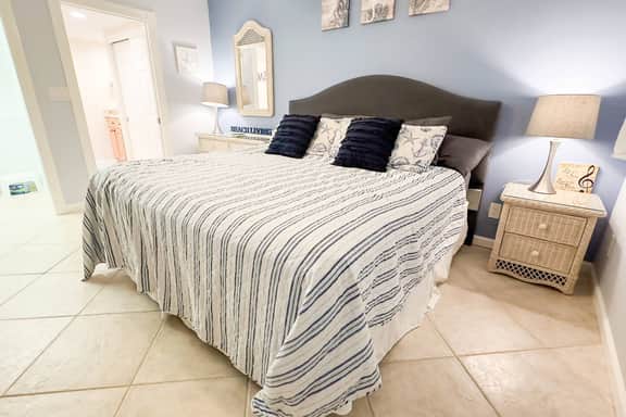 Seaside Solace: 1BR/1Bath Condo - Image 3