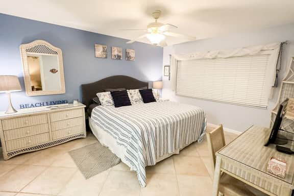 Seaside Solace: 1BR/1Bath Condo - Image 4