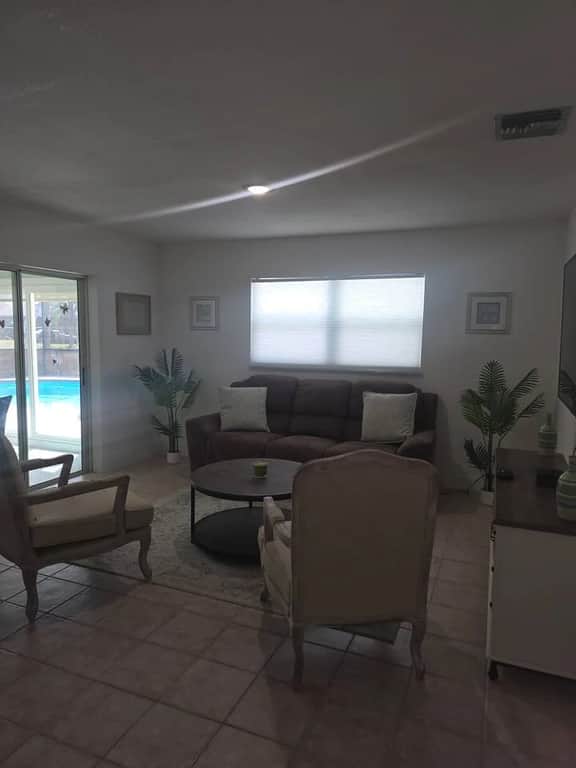 Poolside Palms - 3bd/3ba Sleeps 18 - Image 4