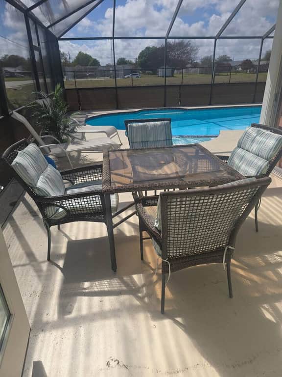 Poolside Palms - 3bd/3ba Sleeps 18 - Image 5