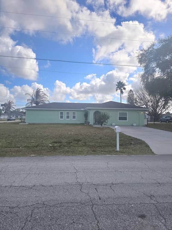 Poolside Palms - 3bd/3ba Sleeps 18 - Image 3