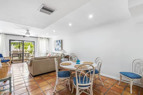 Golf View Townhome - Minutes from beach - Image 3